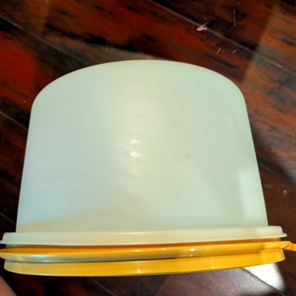 Vintage Tupperware Pie Cake Plate Keeper Harvest Gold yellow  With Lid